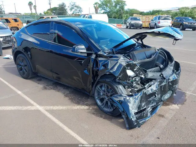 7SAYGDED4RA303184 — 2024 Tesla Model Y Long Range Single Motor Rear-Wheel Drive/RWD, Передняя часть (Front End), фото до ремонта