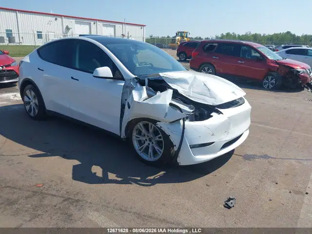 7SAYGDEE0PF586823 — 2023 Tesla Model Y Long Range, Передняя часть (Front), фото до ремонта