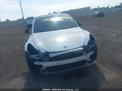 2023 Tesla Model Y Long Range VIN 7SAYGAEE8PF756750 фото 11