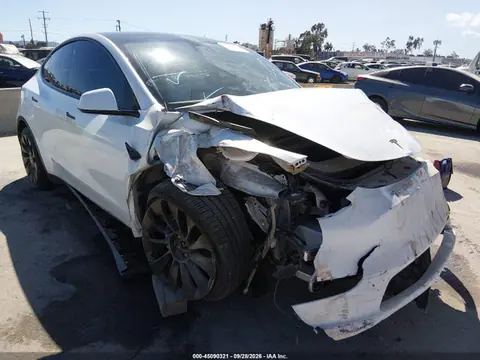 7SAYGDEF0NF345589 — 2022 Tesla Model Y Performance Dual Motor ALL-Wheel Drive, Передняя часть слева (Left Front), фото до ремонта