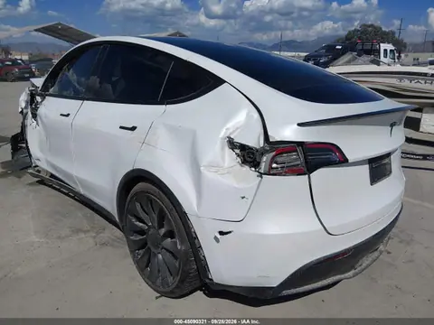 2022 Tesla Model Y Performance Dual Motor All-wheel Drive VIN 7SAYGDEF0NF345589 фото 3