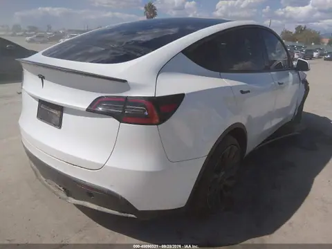 2022 Tesla Model Y Performance Dual Motor All-wheel Drive VIN 7SAYGDEF0NF345589 фото 4