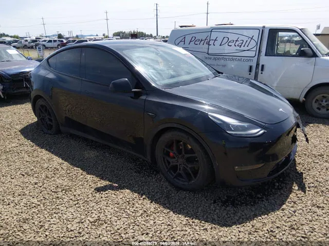 2022 Tesla Model Y Performance Dual Motor All-wheel Drive VIN 7SAYGDEF4NF397369 фото 1