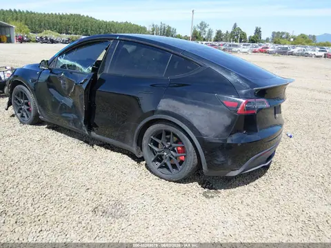 2022 Tesla Model Y Performance Dual Motor All-wheel Drive VIN 7SAYGDEF4NF397369 фото 3