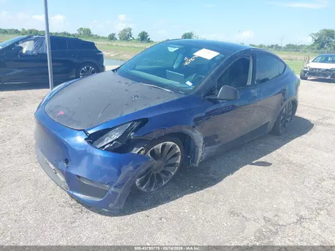 2022 Tesla Model Y Performance Dual Motor All-wheel Drive VIN 7SAYGDEF2NF380957 фото 2