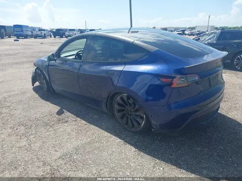 2022 Tesla Model Y Performance Dual Motor All-wheel Drive VIN 7SAYGDEF2NF380957 фото 3