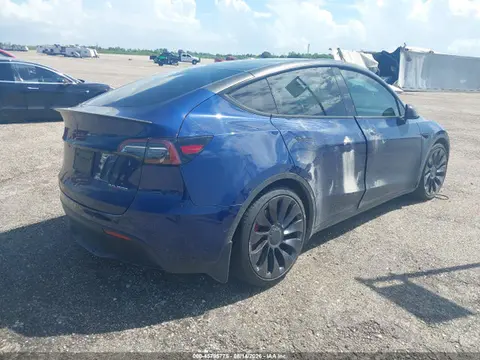 2022 Tesla Model Y Performance Dual Motor All-wheel Drive VIN 7SAYGDEF2NF380957 фото 4
