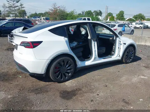 2022 Tesla Model Y Performance Dual Motor All-wheel Drive VIN 7SAYGDEF4NF309033 фото 4
