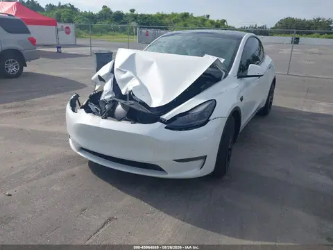 2022 Tesla Model Y Performance Dual Motor All-wheel Drive VIN 7SAYGDEF7NF538970 фото 2