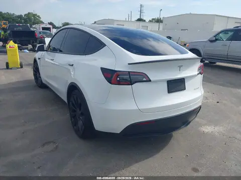 2022 Tesla Model Y Performance Dual Motor All-wheel Drive VIN 7SAYGDEF7NF538970 фото 3