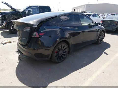2022 Tesla Model Y Performance Dual Motor All-wheel Drive VIN 7SAYGDEF3NF395869 фото 4