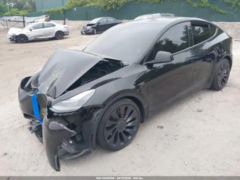 2024 Tesla Model Y Performance Dual Motor All-wheel Drive VIN 7SAYGDEF8RF043182 фото 2
