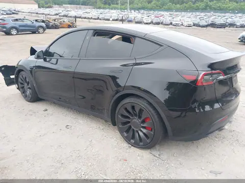 2024 Tesla Model Y Performance Dual Motor All-wheel Drive VIN 7SAYGDEF8RF043182 фото 3