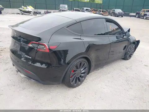 2024 Tesla Model Y Performance Dual Motor All-wheel Drive VIN 7SAYGDEF8RF043182 фото 4