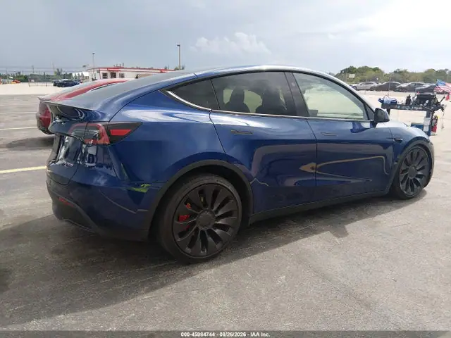 2025 Tesla Model Y Performance Dual Motor All-wheel Drive VIN 7SAYGDEF0SA347156 фото 4
