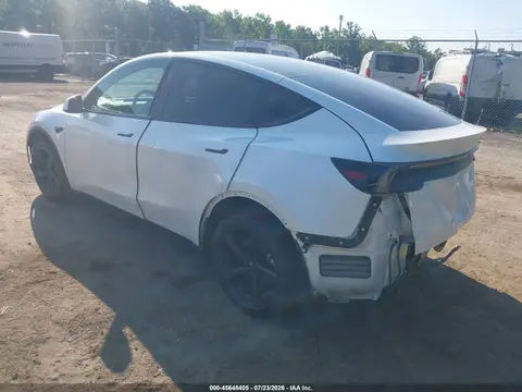 2026 Tesla Model Y Premium Rear-wheel Drive/rear-wheel Drive VIN 7SAYGDED5TA647663 фото 3