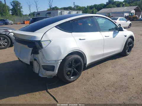 2026 Tesla Model Y Premium Rear-wheel Drive/rear-wheel Drive VIN 7SAYGDED5TA647663 фото 4