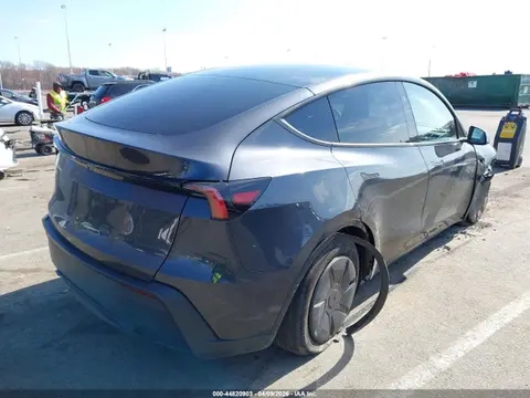 2026 Tesla Model Y Premium Rear-wheel Drive/standard Rear-wheel Drive VIN 7SAYGDED6TA590597 фото 4