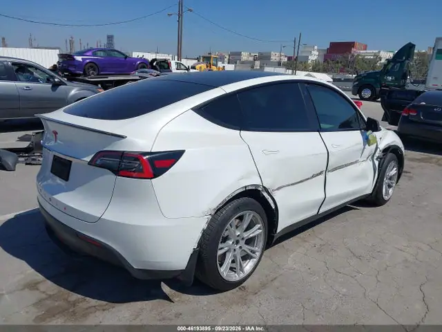 5YJYGDED3MF123395 — 2021 Tesla Model Y Standard Range, фото 4 с аукциона IAAI 30.09.2026, Правый бок