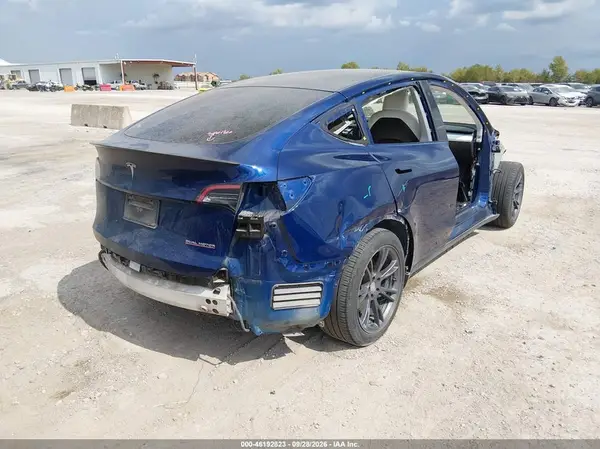 5YJYGDEF0LF057047 — 2020 Tesla Model Y, фото 4 с аукциона IAAI, Правый бок