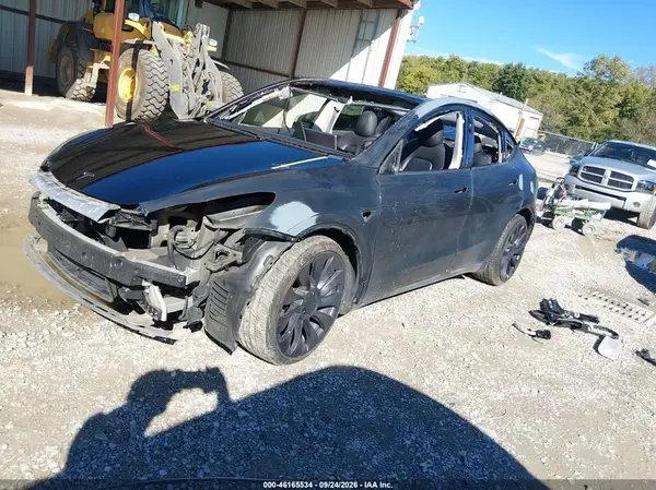 5YJYGDEFXMF258276 — 2021 Tesla Model Y, фото 2 с аукциона IAAI, Передняя часть