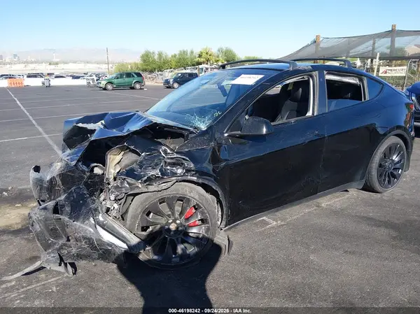 5YJYGDEF9MF277451 — 2021 Tesla Model Y, фото 2 с аукциона IAAI, Передняя часть