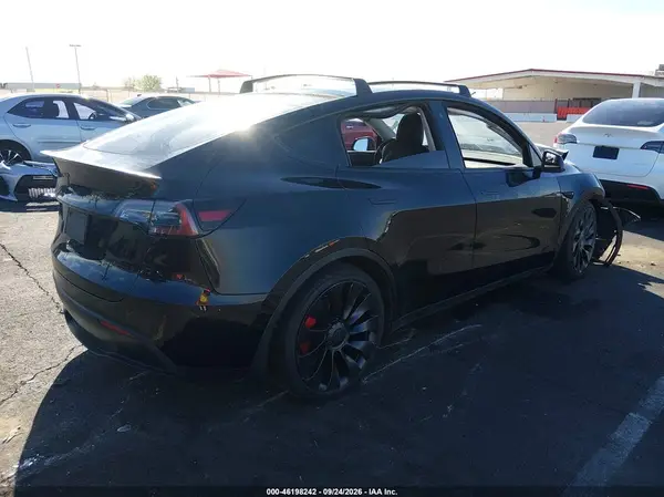 5YJYGDEF9MF277451 — 2021 Tesla Model Y, фото 4 с аукциона IAAI, Передняя часть