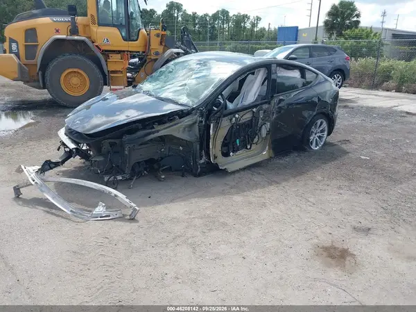 5YJYGDEE8MF244691 — 2021 Tesla Model Y, фото 2 с аукциона IAAI, Повреждения со всех сторон