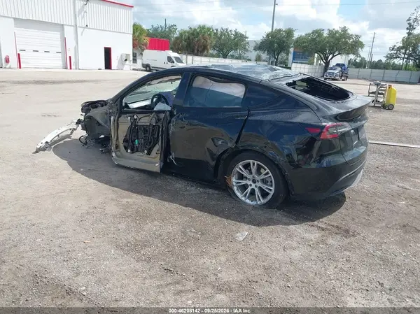 5YJYGDEE8MF244691 — 2021 Tesla Model Y, фото 3 с аукциона IAAI, Повреждения со всех сторон