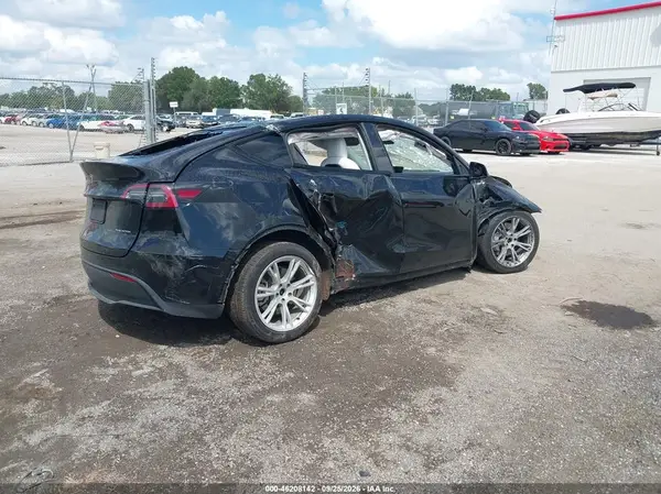 5YJYGDEE8MF244691 — 2021 Tesla Model Y, фото 4 с аукциона IAAI, Повреждения со всех сторон