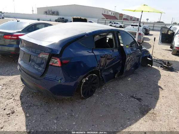 5YJYGDEE0MF089571 — 2021 Tesla Model Y, фото 4 с аукциона IAAI, LEFT & RIGHT SIDE