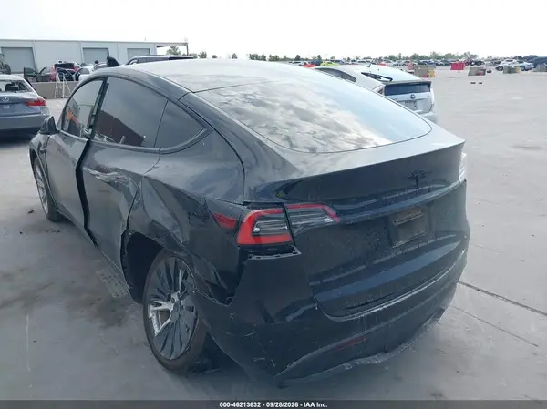 5YJYGDEE3MF075907 — 2021 Tesla Model Y, фото 3 с аукциона IAAI, LEFT & RIGHT SIDE