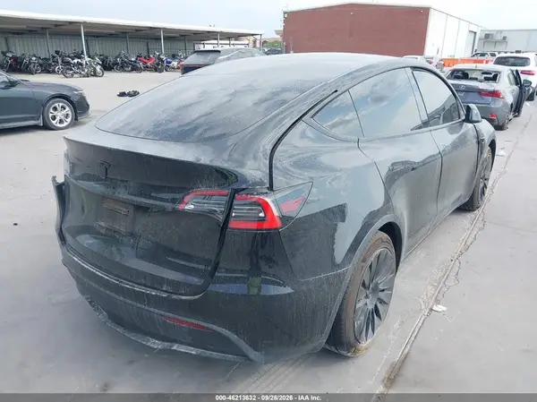 5YJYGDEE3MF075907 — 2021 Tesla Model Y, фото 4 с аукциона IAAI, LEFT & RIGHT SIDE
