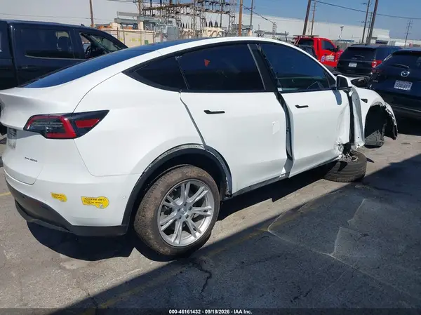 7SAYGDEE0NF353733 — 2022 Tesla Model Y, фото 4 с аукциона IAAI 14.10.2026, Левый и правый бока