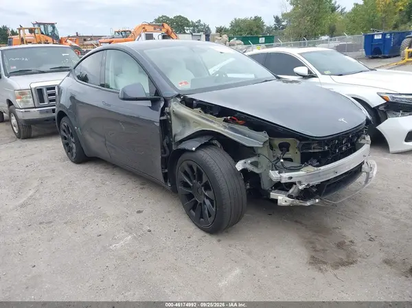 7SAYGDEE7NF424622 — 2022 Tesla Model Y, Передняя часть (Front End), фото до ремонта