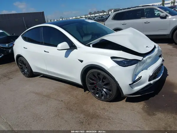 7SAYGDEF7NF405772 — 2022 Tesla Model Y, Передняя часть (Front End), фото до ремонта