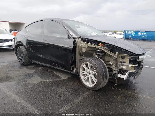 7SAYGDEE9NA001568 — 2022 Tesla Model Y, Передняя часть (Front & Rear), фото до ремонта