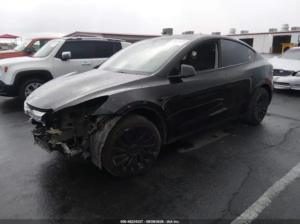 7SAYGDEE9NA001568 — 2022 Tesla Model Y, фото 2 с аукциона IAAI, Передняя часть