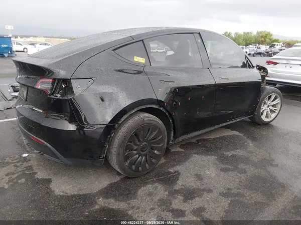 7SAYGDEE9NA001568 — 2022 Tesla Model Y, фото 4 с аукциона IAAI, Передняя часть