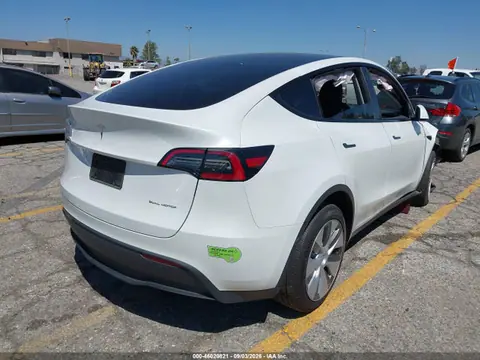 2023 Tesla Model Y VIN 7SAYGDEE3PA130585 фото 4