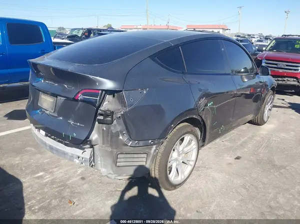 7SAYGDEE3PF882628 — 2023 Tesla Model Y, фото 4 с аукциона IAAI, Повреждения со всех сторон