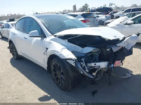 7SAYGDEE8PA106055 — 2023 Tesla Model Y, Передняя часть (Front End), фото до ремонта