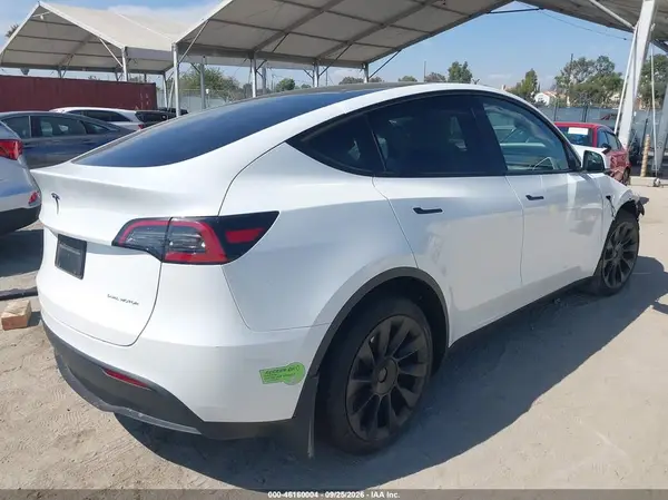 7SAYGDEE8PA106055 — 2023 Tesla Model Y, фото 4 с аукциона IAAI, Передняя часть
