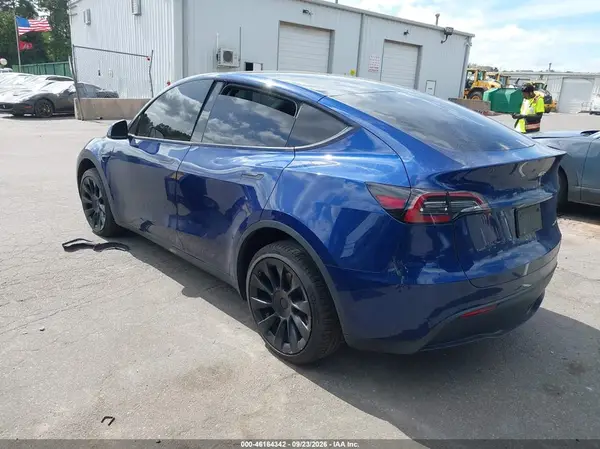 7SAYGDEE6PA168506 — 2023 Tesla Model Y, фото 3 с аукциона IAAI, Подтопление