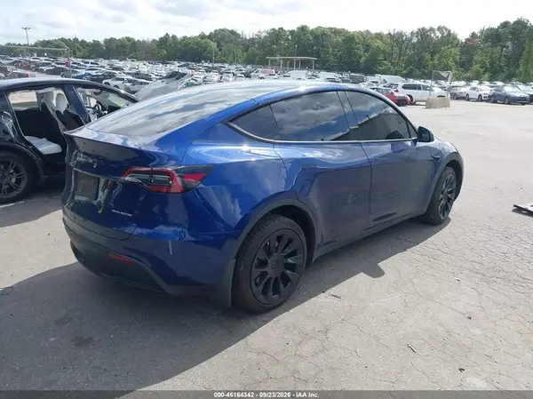 7SAYGDEE6PA168506 — 2023 Tesla Model Y, фото 4 с аукциона IAAI, Подтопление