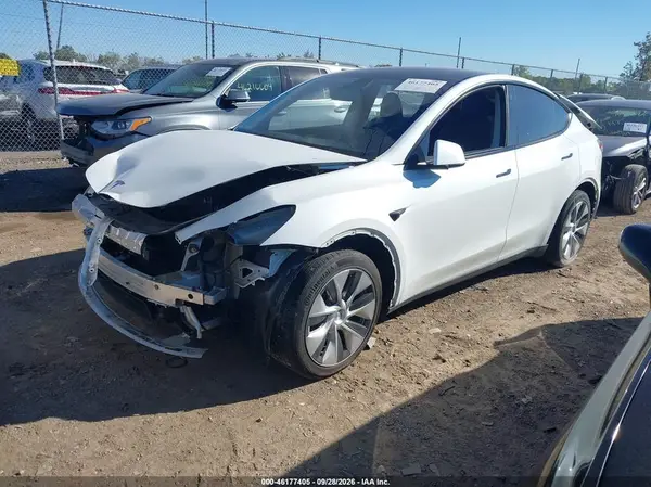7SAYGDEE2PF767003 — 2023 Tesla Model Y, фото 2 с аукциона IAAI, Передняя часть