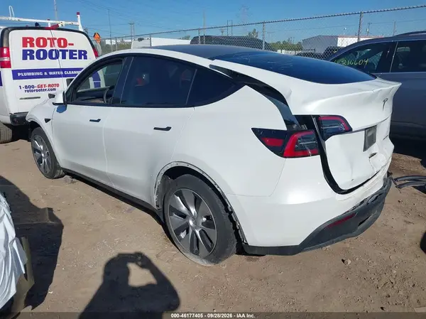 7SAYGDEE2PF767003 — 2023 Tesla Model Y, фото 3 с аукциона IAAI, Передняя часть