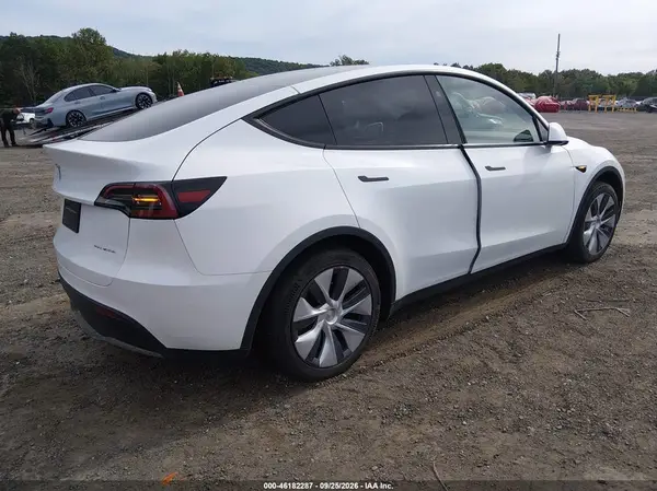 7SAYGAEE9PF875861 — 2023 Tesla Model Y, фото 4 с аукциона IAAI 09.10.2026, Подтопление