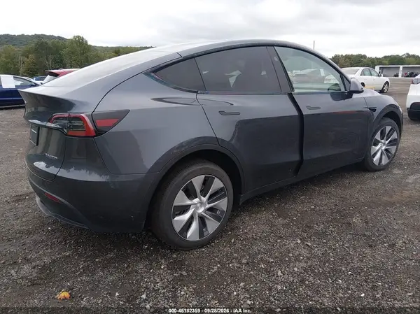 7SAYGDEE4PF839898 — 2023 Tesla Model Y, фото 4 с аукциона IAAI, Подтопление