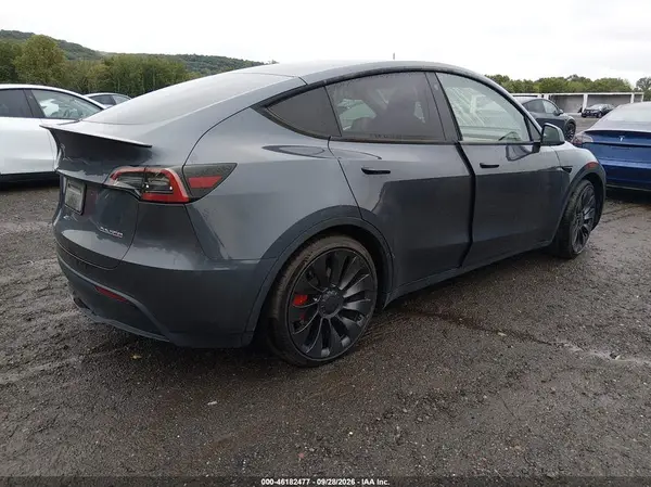 7SAYGDEF2PF787731 — 2023 Tesla Model Y, фото 4 с аукциона IAAI, Подтопление